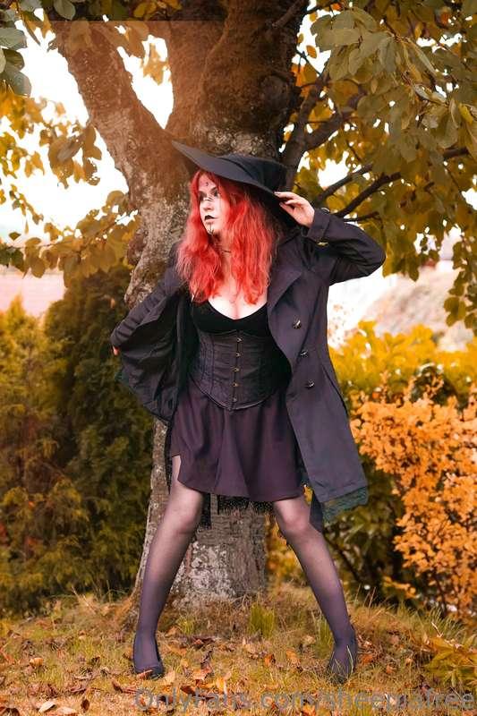 2 years ago I did a witch photoshooting 🕷🕸