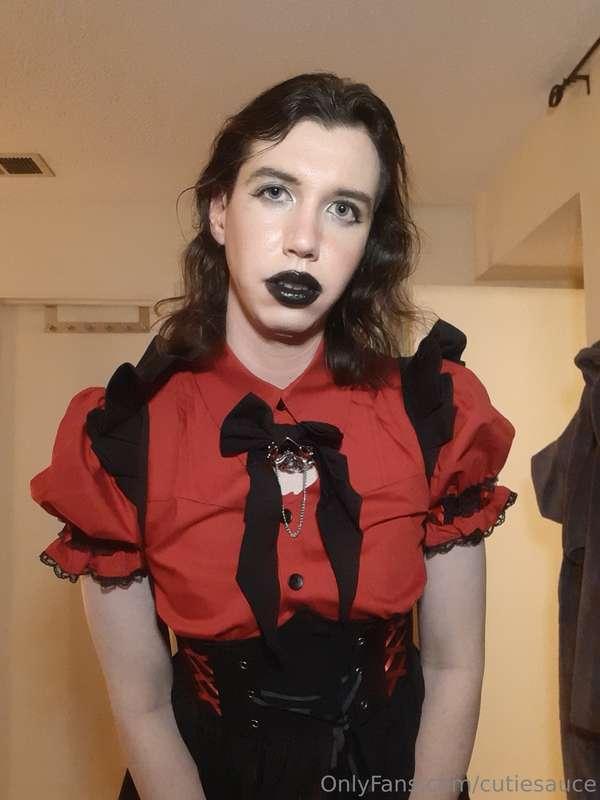 A cute little outfit! Do you guys like it? It makes me wanna..