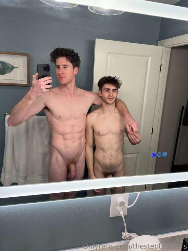 #BathroomBros 😜