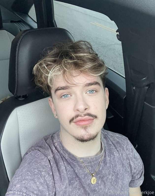 😈
