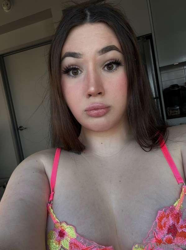 cheeks don't get flushed for any reason. dm me so see how th..