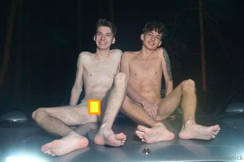 Mit Leo auf dem Benz ... da fehlt was kleines. 🔥 Auf https:/..