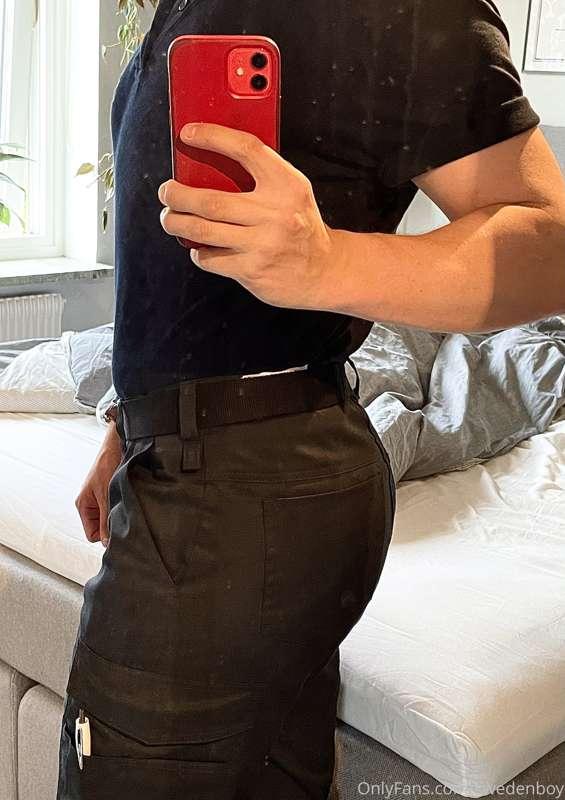 Wanna rip my tight work clothes off to fuck me? 😈🍑 (don’t mi..