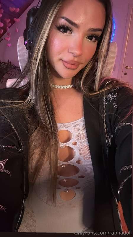 Come and play with me... Loser gets a good spanking 😋