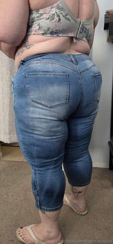 Always looks so good in jeans