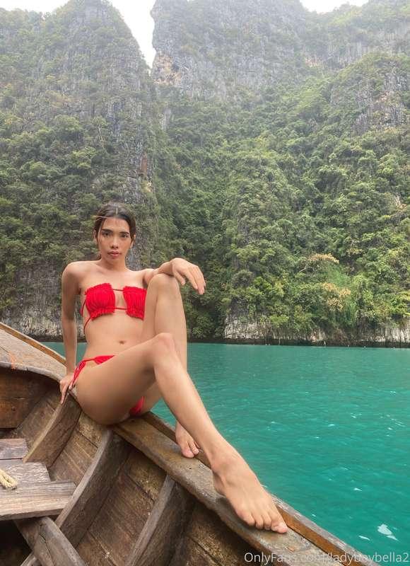 Come to the island with me? 🌴🌴
We'll have sex. 💦🍆