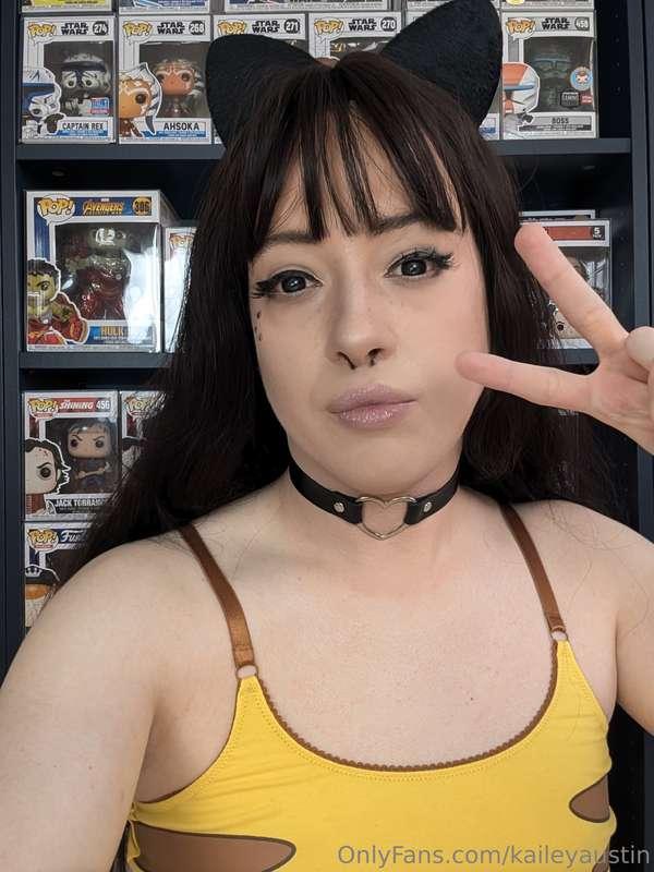 I'm seriously such a sucker for dark hair and eyes. I'm not ..