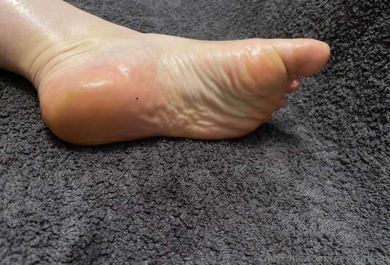 What’s my next pedicure colour? 😈
