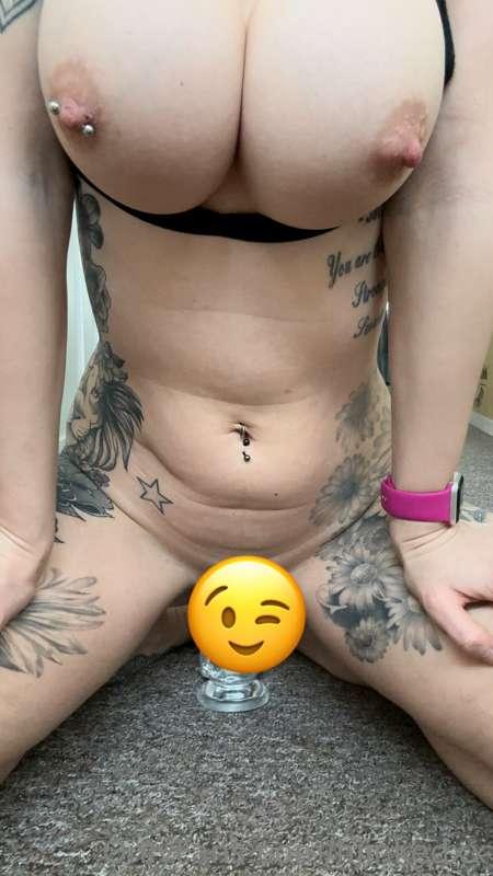 My black lace thong and tiny black crop top fits my body per..