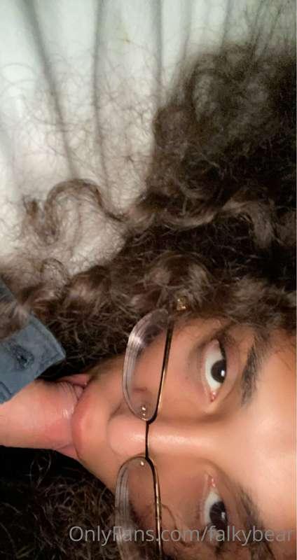 i love sucking my dildo looks very realistic 🫣 but i was gon..