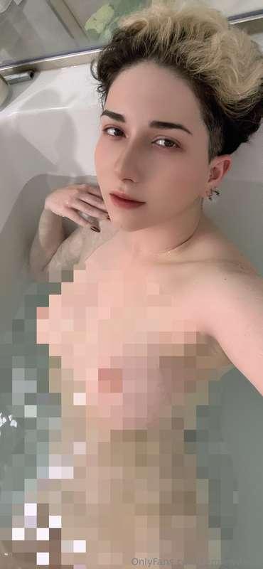 This hot soothing bath is just what I needed after a long bu..