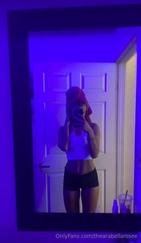 Just showered… dm me if you wanna see what I did there 🫦