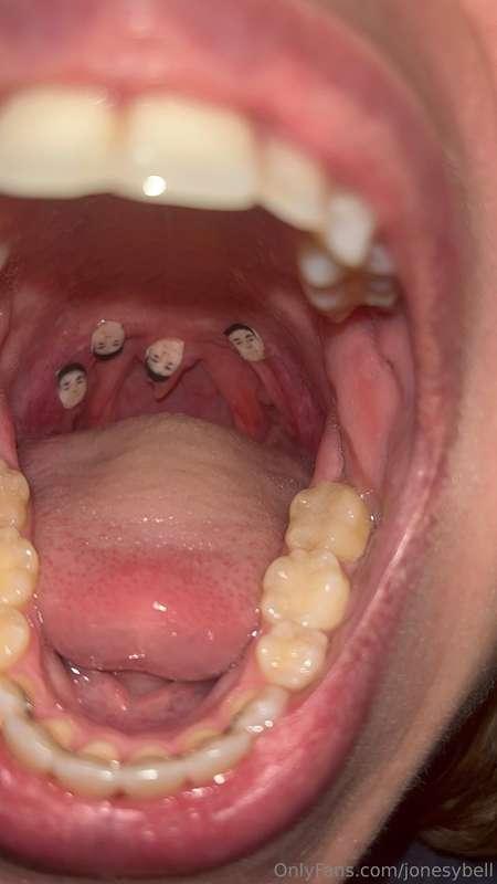 Vore goddess swallows four faces at once 🥵