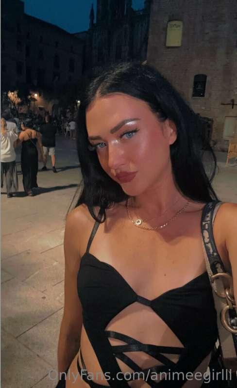 dm me a secret 😘