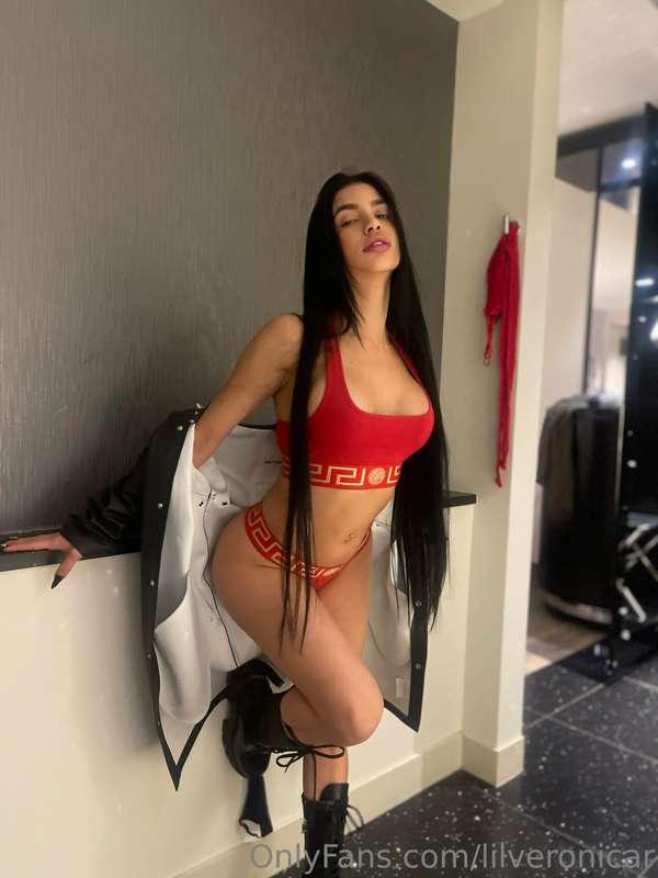 Red looks good on me 🍒