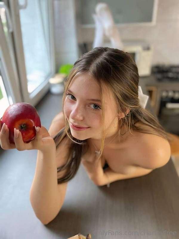 I'm so wet, Daddy @emma_madison🍓 Intimate videos and photo📲C..