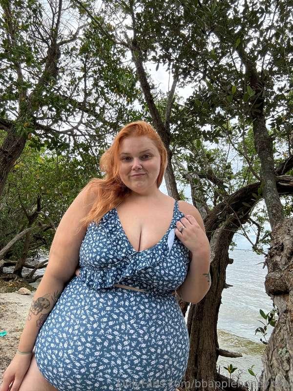 No nudes but beach day photos 🥰