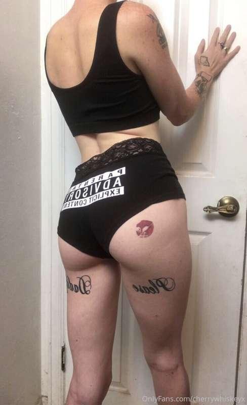 I wanna be your 𝒮𝐿𝒜𝒱𝐸 🔪🔒