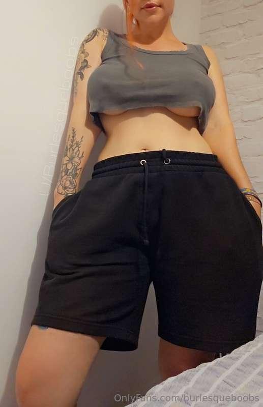 Looking like I'm going through my lesbian era. ✨ 🌈 Ps. I do ..