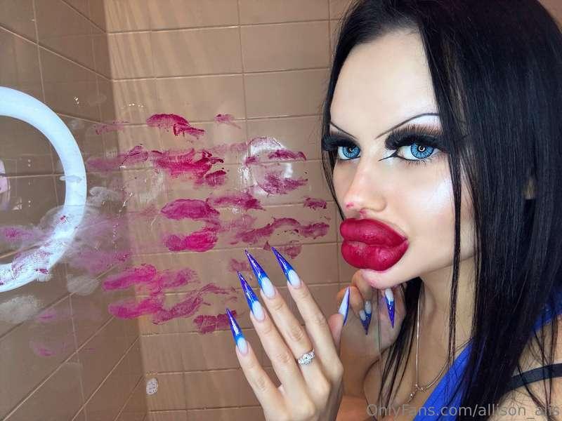 Watch my new kissing swollen lips video🫦✨