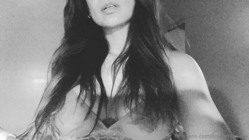 Come on darling, don't waste your time anymore. It is here, ..