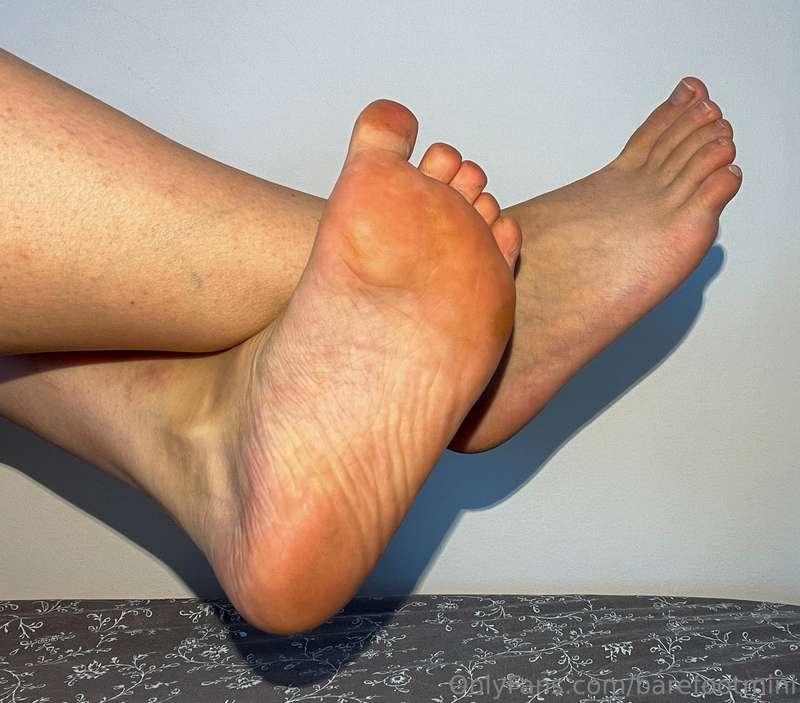 What do you prefer: scrunched or not scrunched feet?✨👣