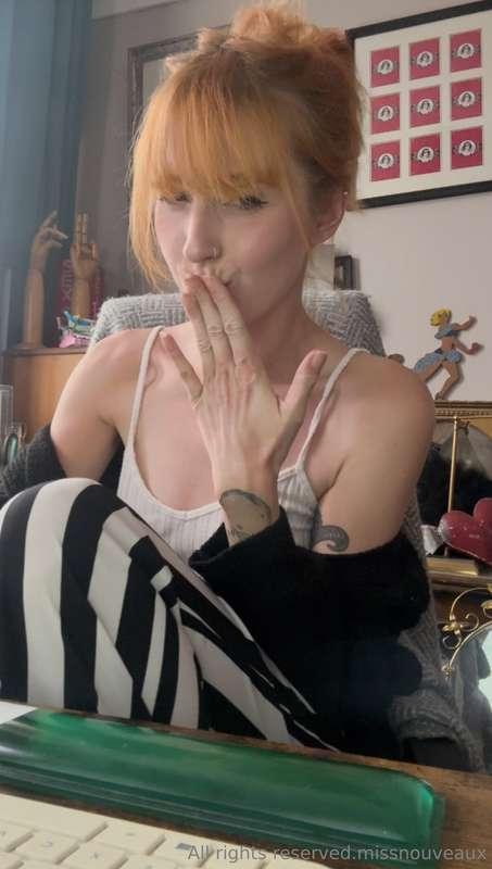 Day two of daily week goodies - a simple erotic reading. I’m..