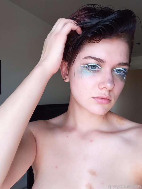 greybluegreen image #1