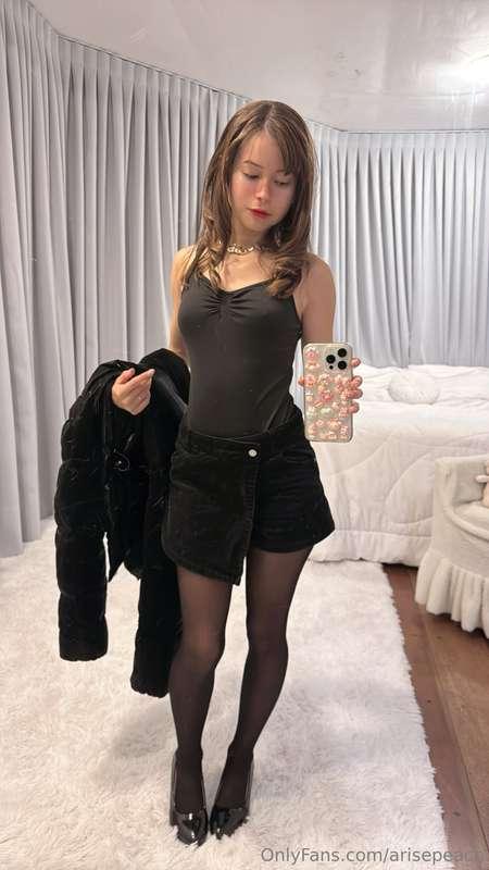 What do you think about my black outfit? 🖤 