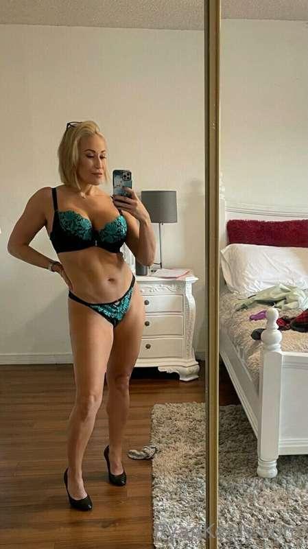 ***Keep me company tonight! I'll be offering sexting deals s..