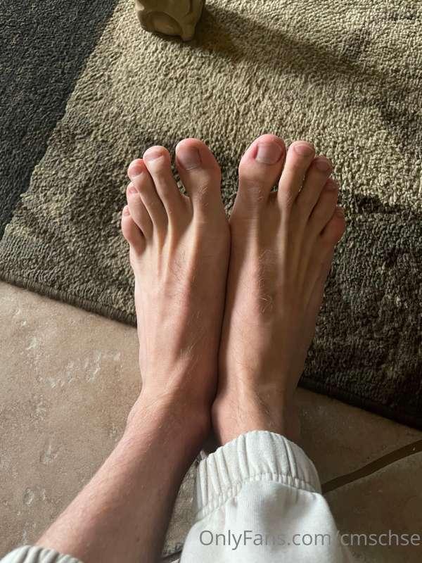Did someone say feet?