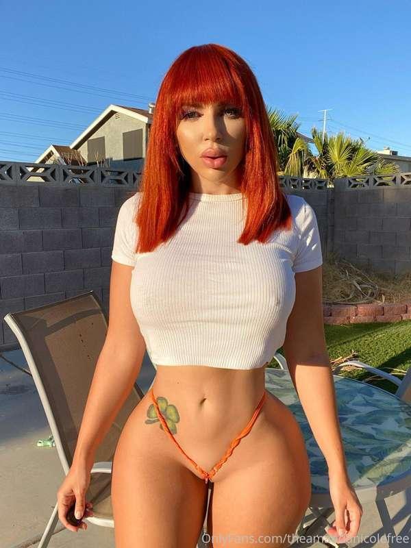 ### World's tiniest panties 😏 🙀