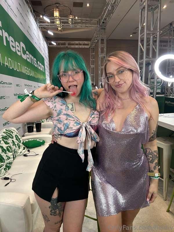 2 hot girls, they might kiss 💋#girlgirl #sfw @charliewebb 