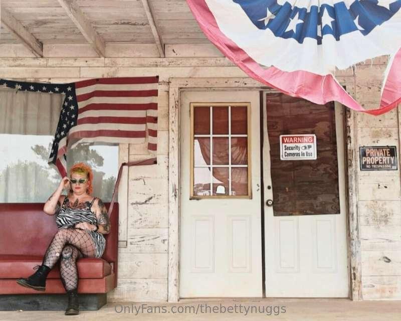 ☠️🇺🇲☠️🇺🇲☠️ Here's a vanilla photo of me displaying my apathy..