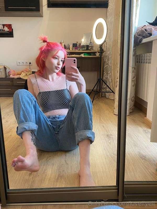 Sweet legs are waiting for your caress, where will you start..