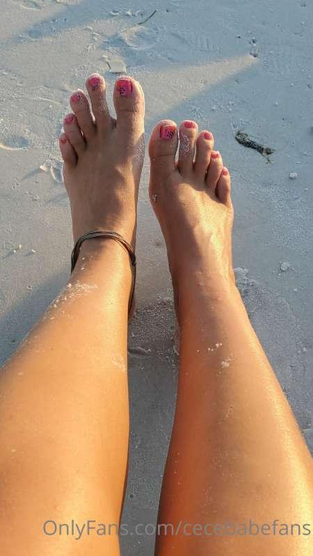 Had some much needed beach time tanning my cheeks and gettin..