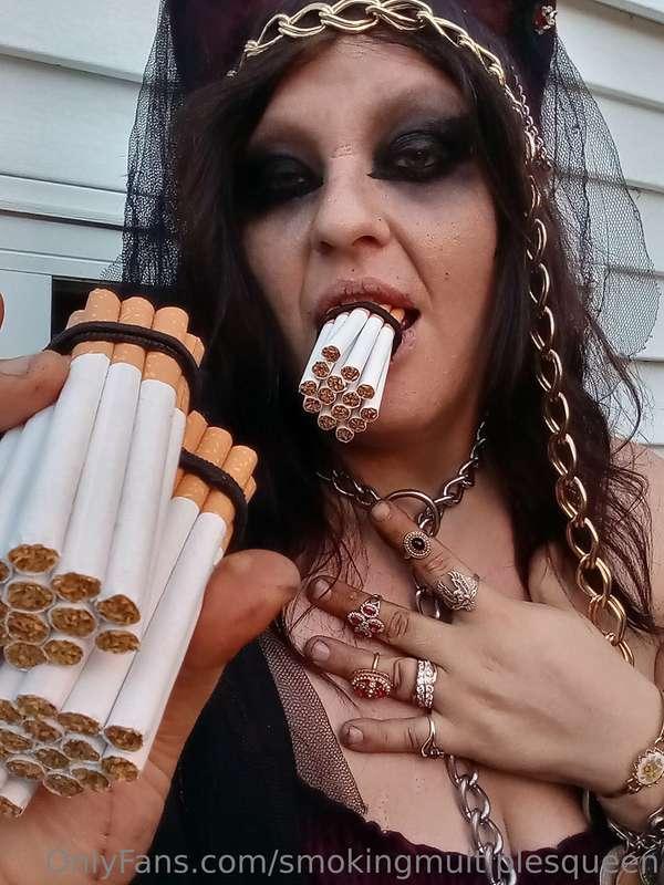 extremesmokingqueen image #0