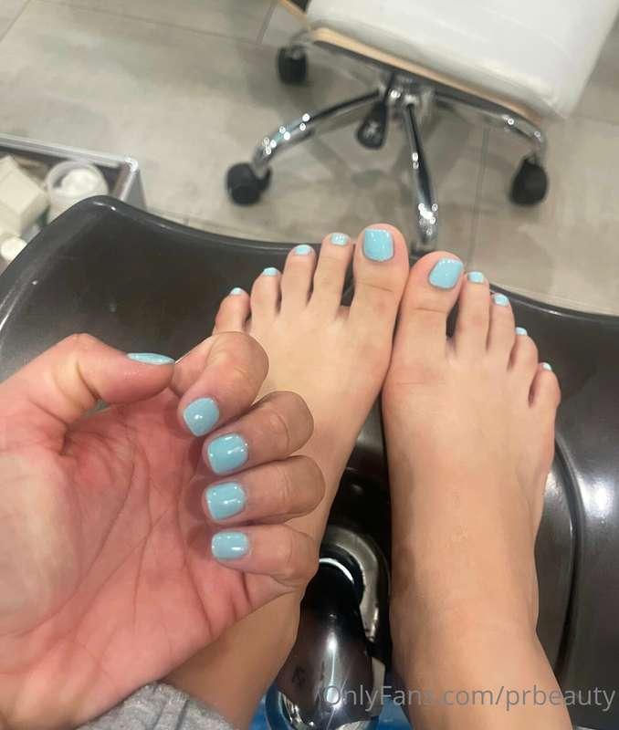 Fresh Mani/Pedi 🦶🏽You like it?💅🏽 
Freaky Feet Group- Check y..