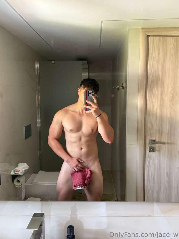 Does these huge legs turns you on?😏