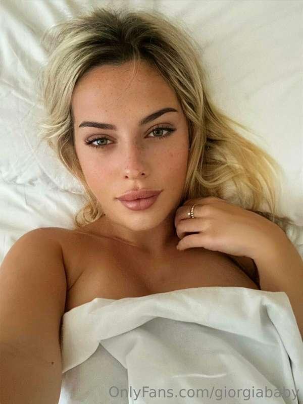 sotto le coperte sono nuda..😳