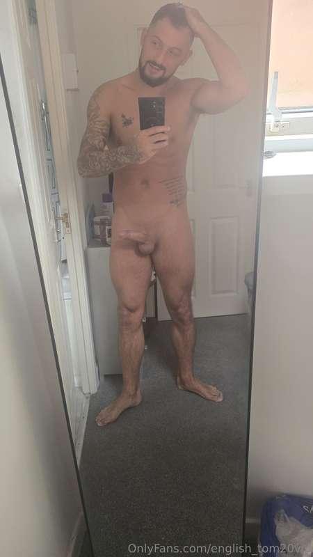 Woke up with the biggest throbbing cock 😋 