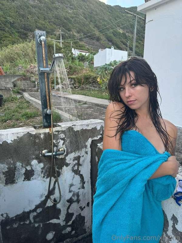 feeling myself just a little too much here!!! outside shower..