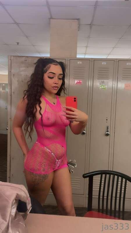 Who’s online right now? 👀 I’m horny and wanna cum with you o..