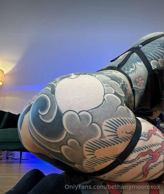 Which tattoo will you lick 👅