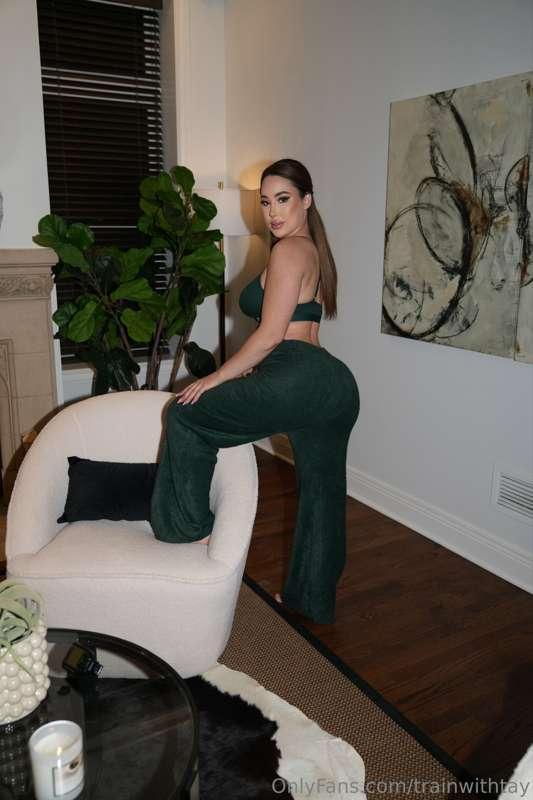 How I'm pulling up for your Christmas party🫦