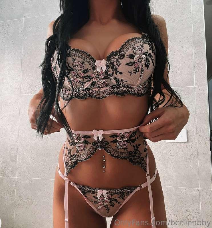 I need someone to rip this lingerie set off me 😉