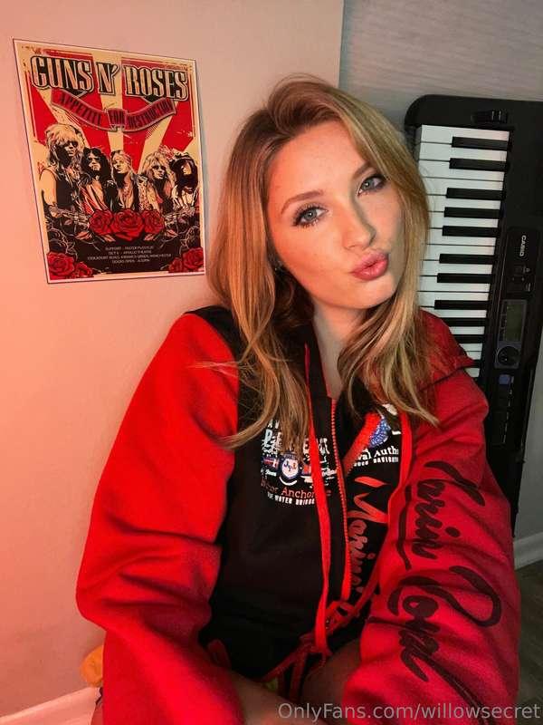 Are you Team Guns n' roses or Team ACDC?? 😏🤔