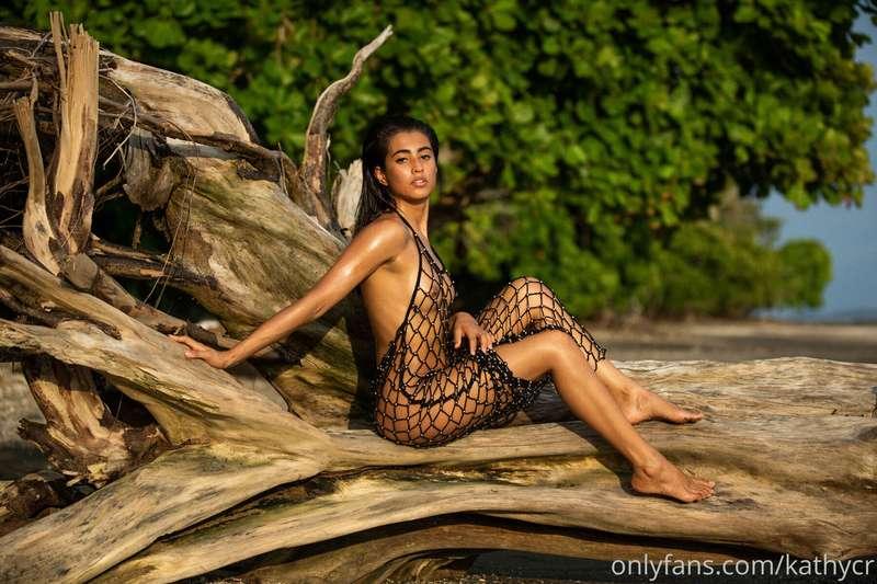 I’m 9,9% top creators on #onlyfans 🤯🤍🙏🏾🔥 so i give you these..