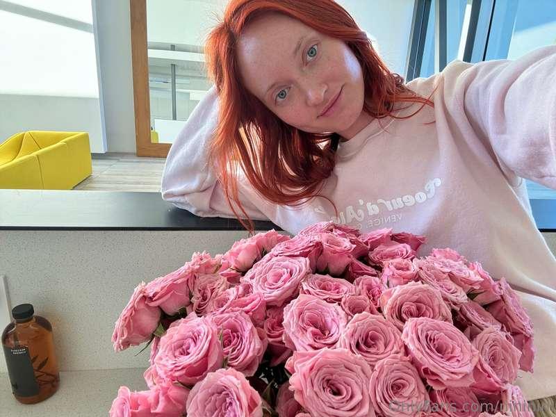 i want flowers 😫 let’s get them for Nini? 🤭 you tip - i buy ..