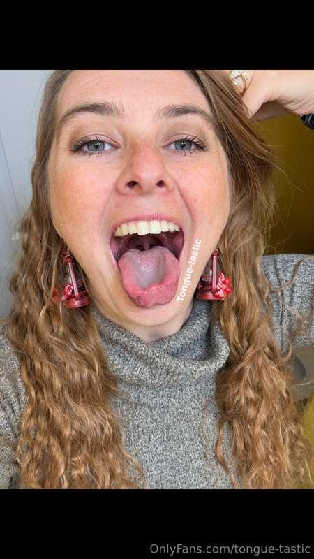 Tongue bowl and uvula